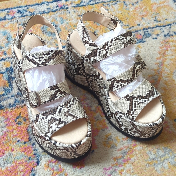 Free People Chelsea Embossed Snake Print Strappy Platform Sandals Beige Black 38 - Picture 1 of 16